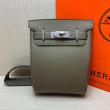  Essential tote bag carried on shoulder 22
