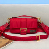 Ziva's Charm handbag – close-up view (Standard Size)