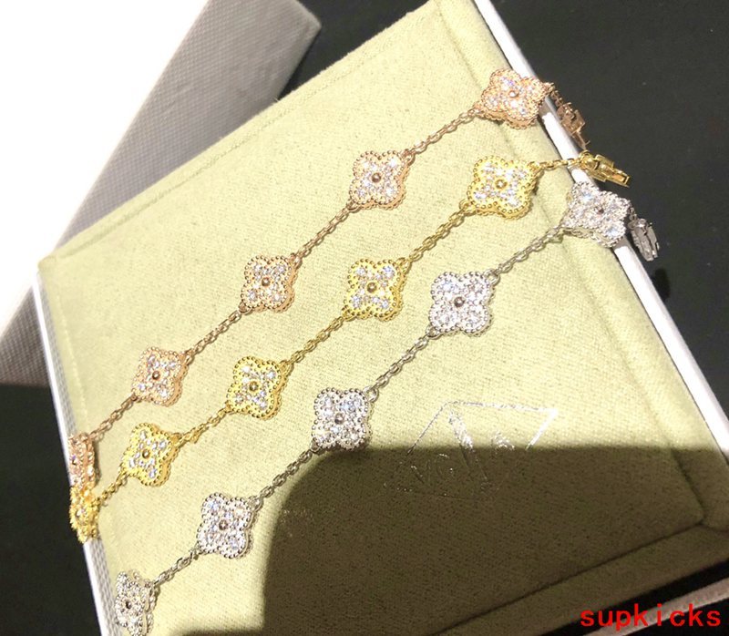 Close-up detail view of Van Cleef & Arpels unisex jewelry piece