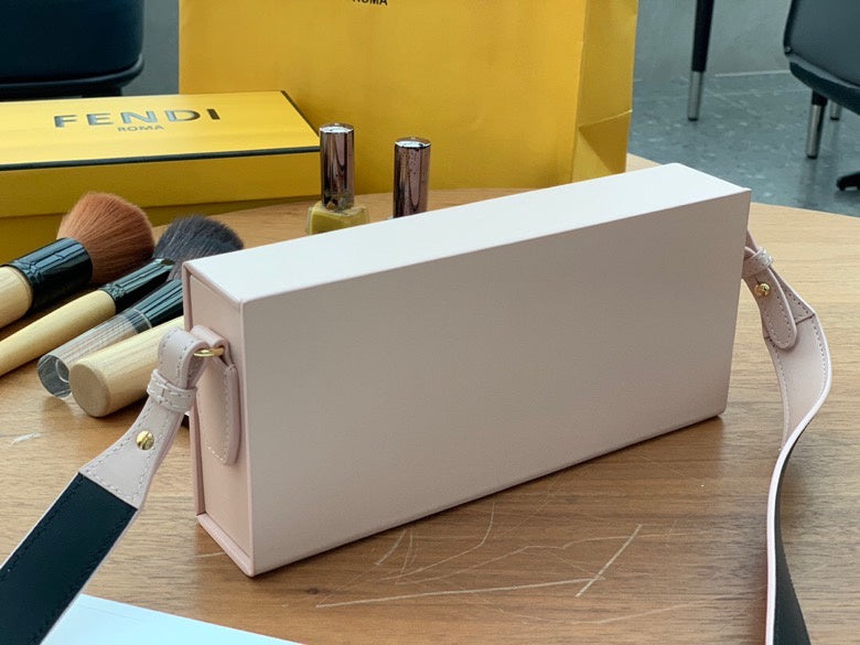 Ziva's Charm handbag – product shot (24cm*10.5cm*5cm)