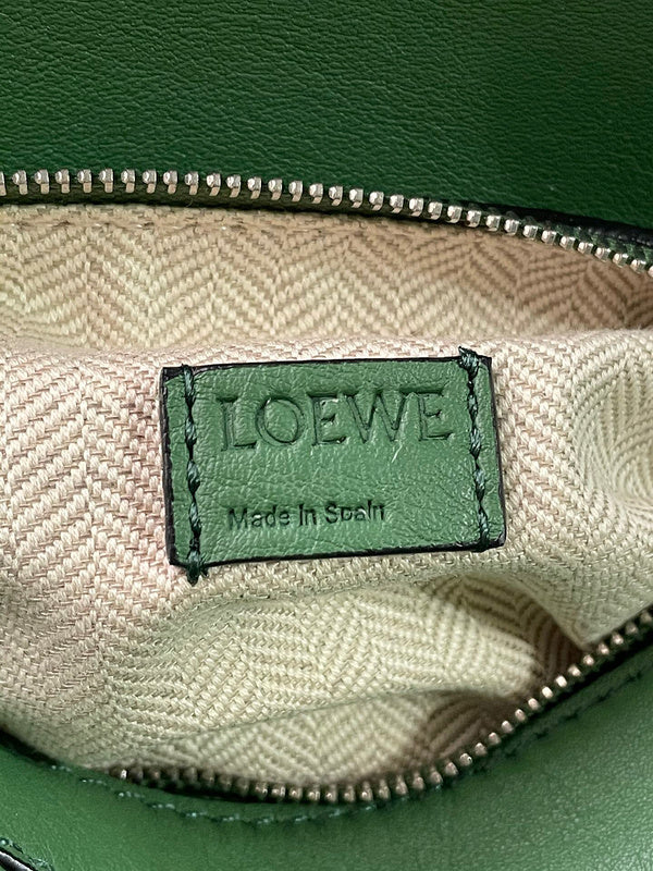 Ziva's Charm handbag – detail view (12.5cm*18cm*8cm)