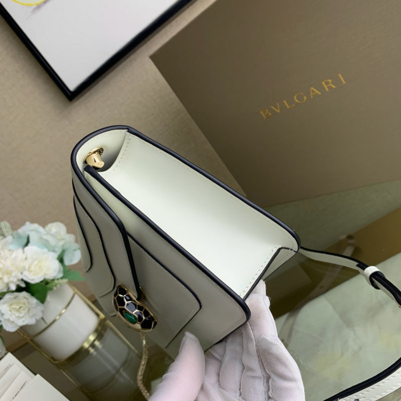 Bold Premium PU Leather Handbag - Chic Everyday Appeal | Women's Designer-Inspired Purse #1678 - texture close-up (image 9) of designer-inspired handbag