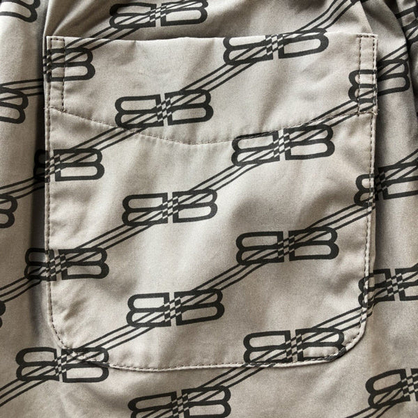 Three-quarter angle view of Balenciaga luxury piece style No.325