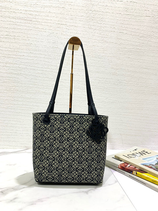 Ziva's Charm handbag – side angle view (21cm*10cm*22cm)