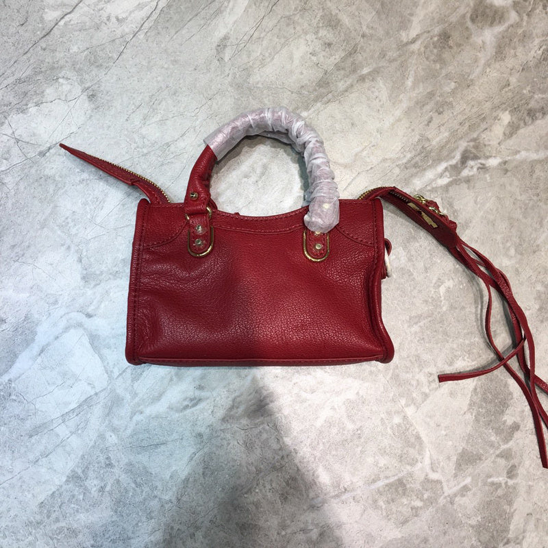 Effortless Faux Leather Handbag - Premium Craftsmanship Detailing | Women's Designer-Inspired Purse #702 - hardware and detail close-up (image 5) of designer-inspired handbag