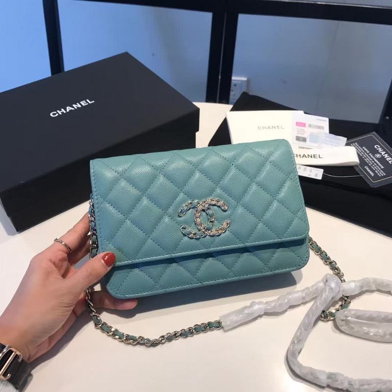 Zivas Charm Contemporary Flair Fashion Handbag (Statement-Ready Design) – Lifestyle Shot