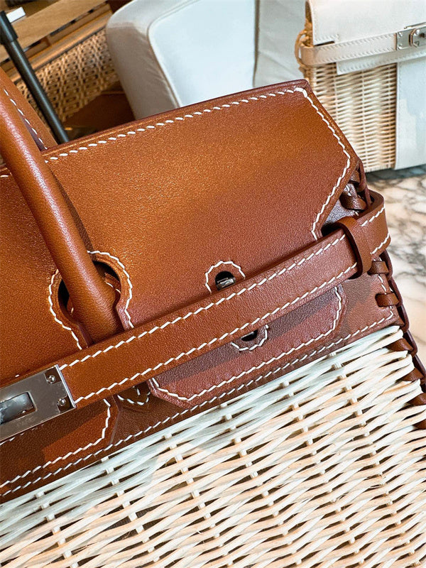  Graceful everyday bag carried on shoulder