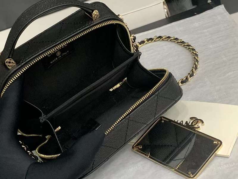 Zivas Charm Refined Structure Luxury Handbag (Effortless Style Upgrade) – Detail View