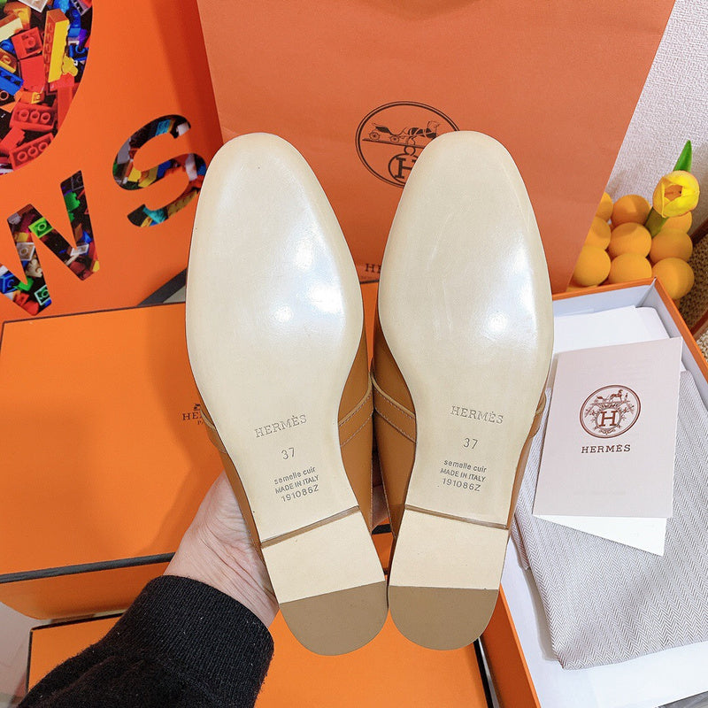 Hermès Grey Low-Top Sneakers - Full Silhouette View