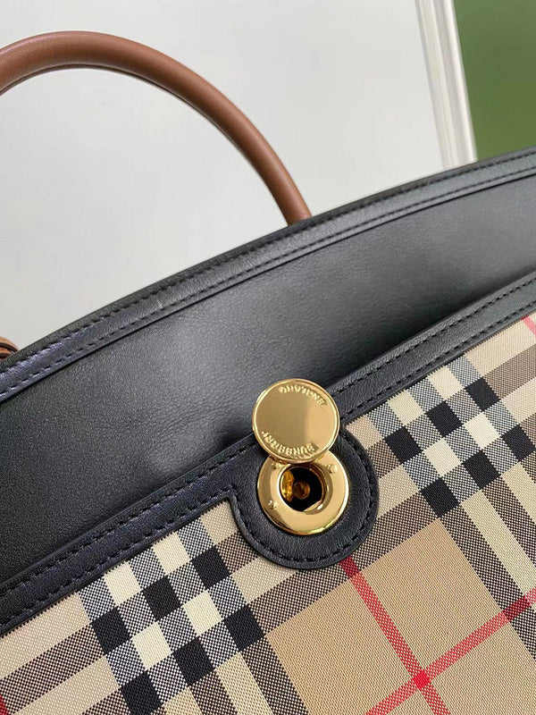 Ziva's Charm handbag – interior view (one versatile size)