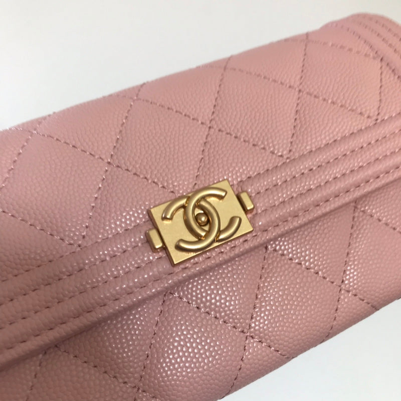 Zivas Charm Polished Finish Everyday Handbag (Thoughtfully Structured Design) – Close-Up Detail