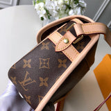 Handle and strap detail of statement sleek women's handbag – women's premium purse