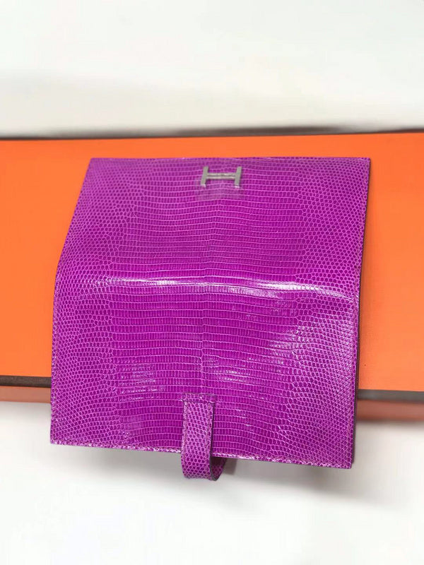 Close-up detail of effortless bag design