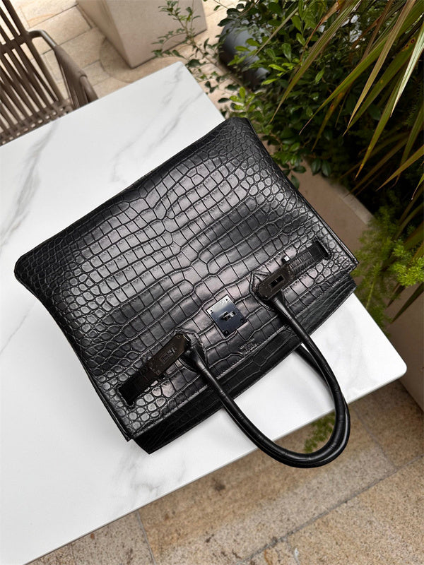  Essential everyday bag carried on shoulder