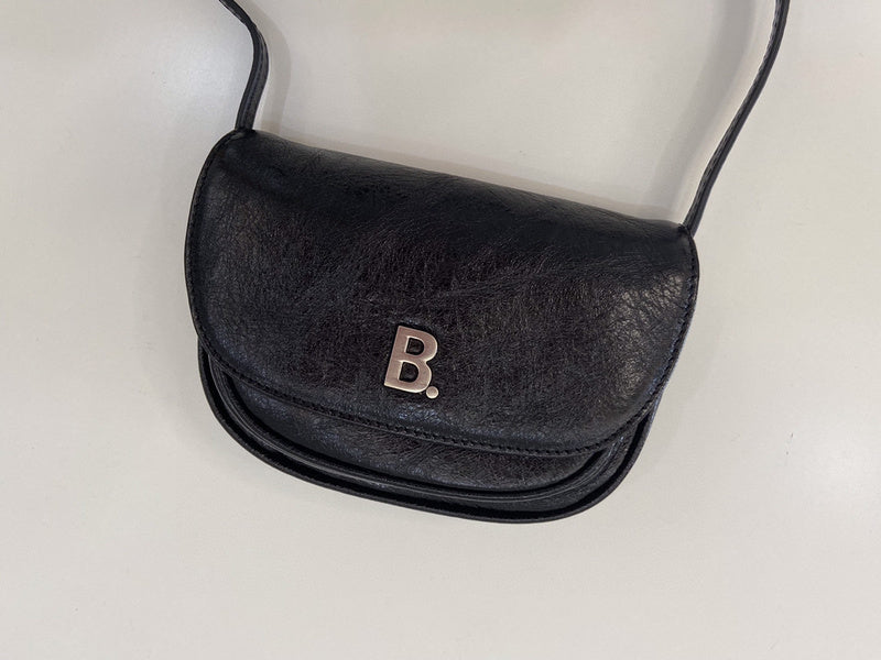 Zivas Charm Contemporary Flair Statement Handbag (Statement-Ready Design) – Lifestyle Shot