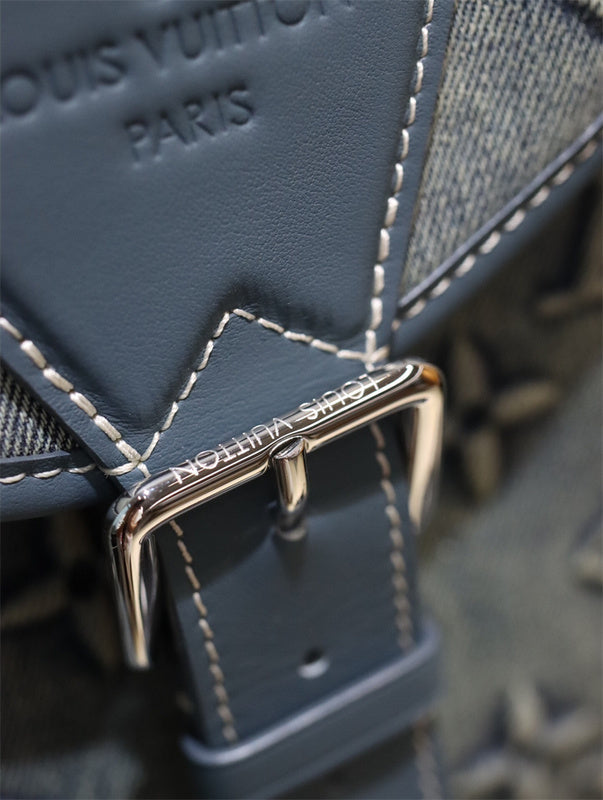  shopper bag close-up of hardware and finish