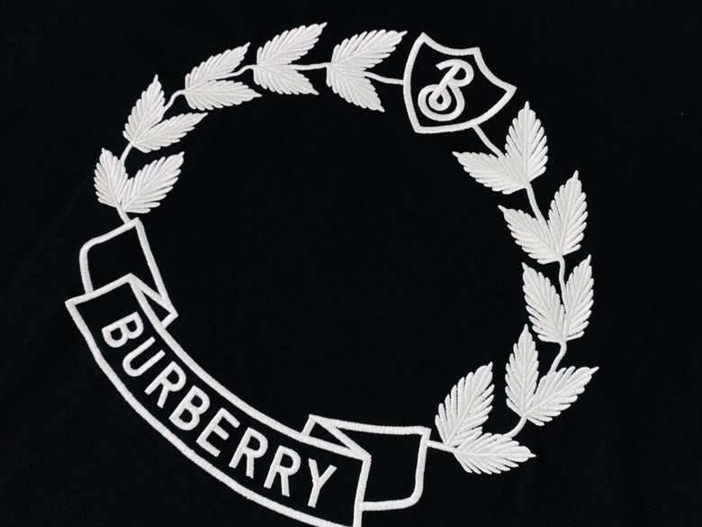 Full silhouette view of Burberry luxury piece style No.261