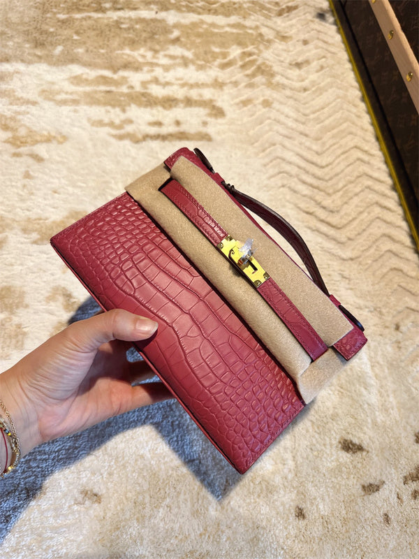  everyday bag interior and compartment view 9