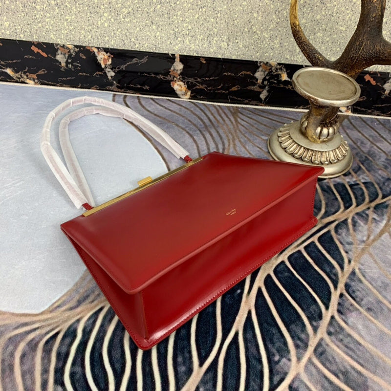 Handle and strap detail of chic sleek women's handbag – women's luxury accessory