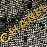 Zivas Charm Timeless Appeal Designer Handbag (Modern Wardrobe Staple) – Detail View