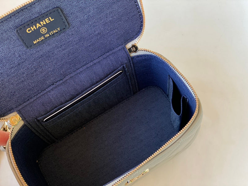  women's handbag, mid design, view 6