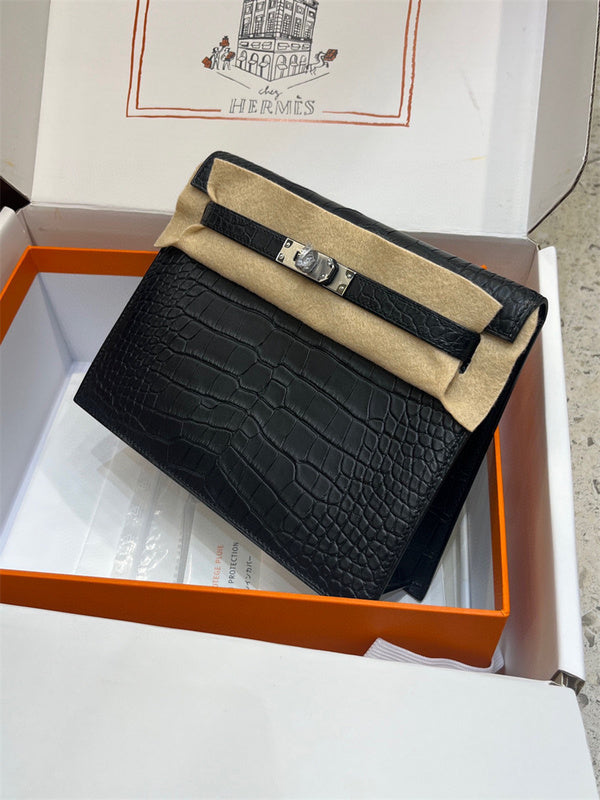  shopper bag interior and compartment view 15