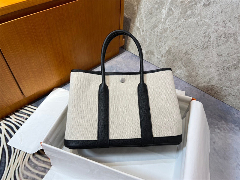  sleek everyday bag detail view showing craftsmanship 32