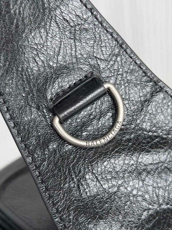 Zivas Charm Effortless Sophistication Fashion Handbag (Timeless Wardrobe Addition) – Close-Up Detail
