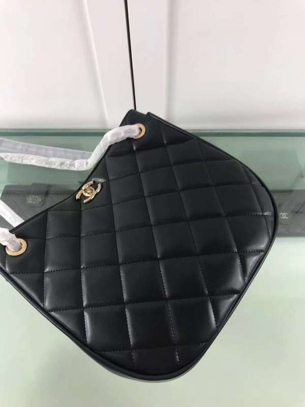 Zivas Charm Refined Structure Fashion Handbag (Designer-Inspired Craftsmanship) – Detail View