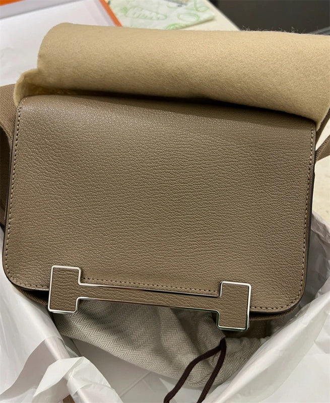 Sophisticated handbag styled for everyday wear