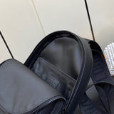  Chic carryall bag carried on shoulder