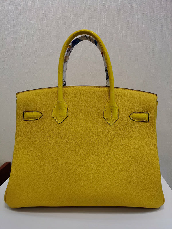 Close-up detail of everyday-ready bag design