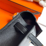  Sophisticated shoulder bag front view 43