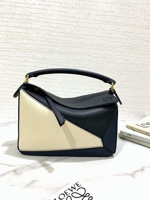 Ziva's Charm handbag – front view (18cm*12cm*7cm)