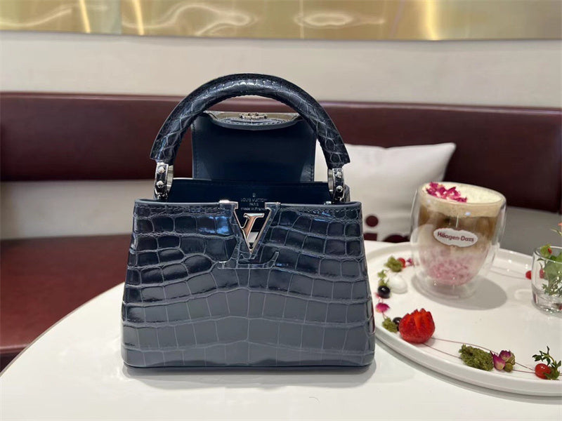  carryall bag interior and compartment view 9