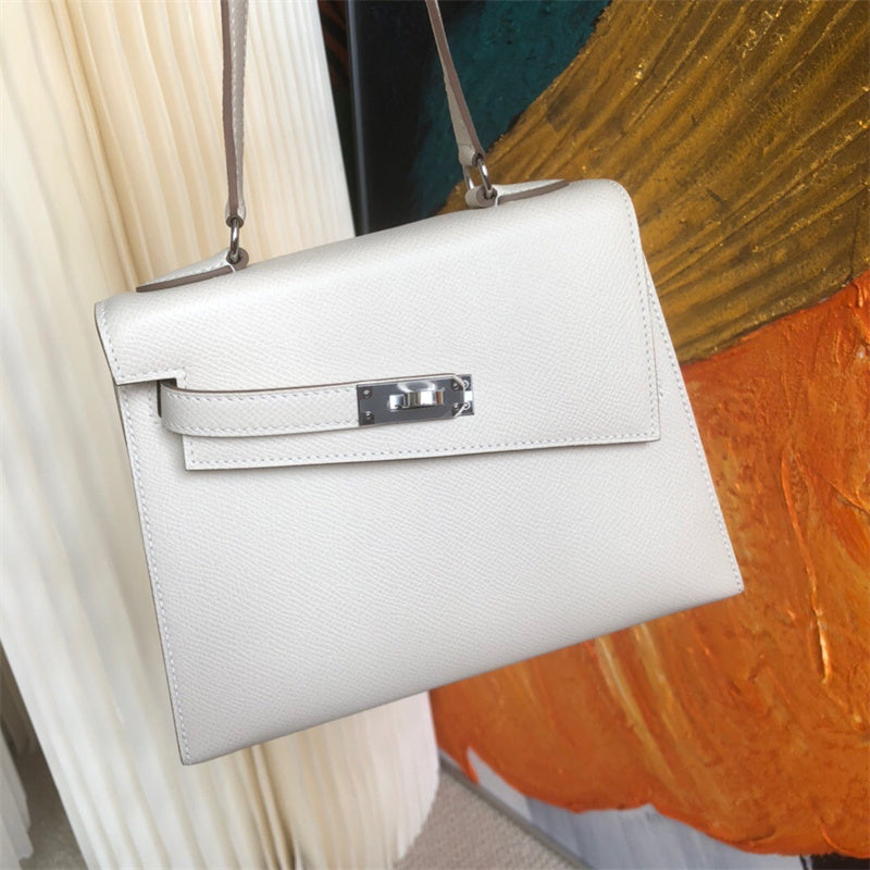  minimalist handbag styled with outfit