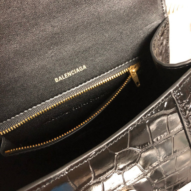 Side profile of classic sleek women's handbag – women's luxury accessory