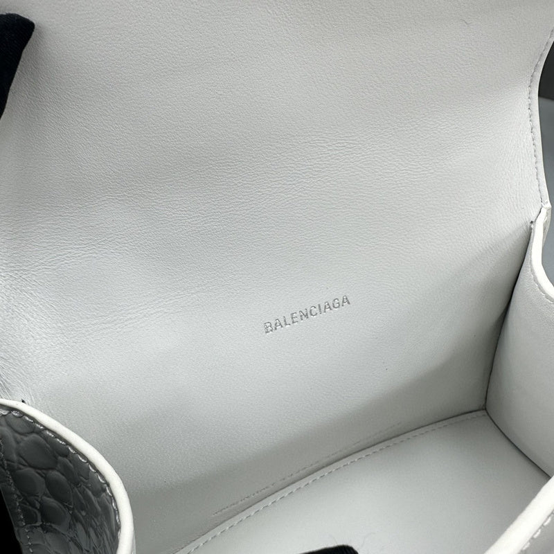 Zivas Charm Chic Craftsmanship Fashion Handbag (Polished Everyday Piece) – Detail View