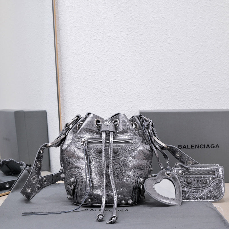 Zivas Charm Contemporary Flair Statement Handbag (Timeless Wardrobe Addition) – Lifestyle Shot 2