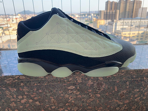 Nike Men's & Women's Designer Lifestyle Shoes — Style 224 detail view