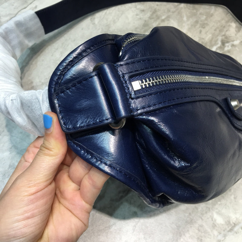 Bold Premium PU Leather Handbag - Sleek Minimalist Lines | Women's Everyday Carry Handbag #183 - close-up detail shot (image 3) of designer-inspired handbag