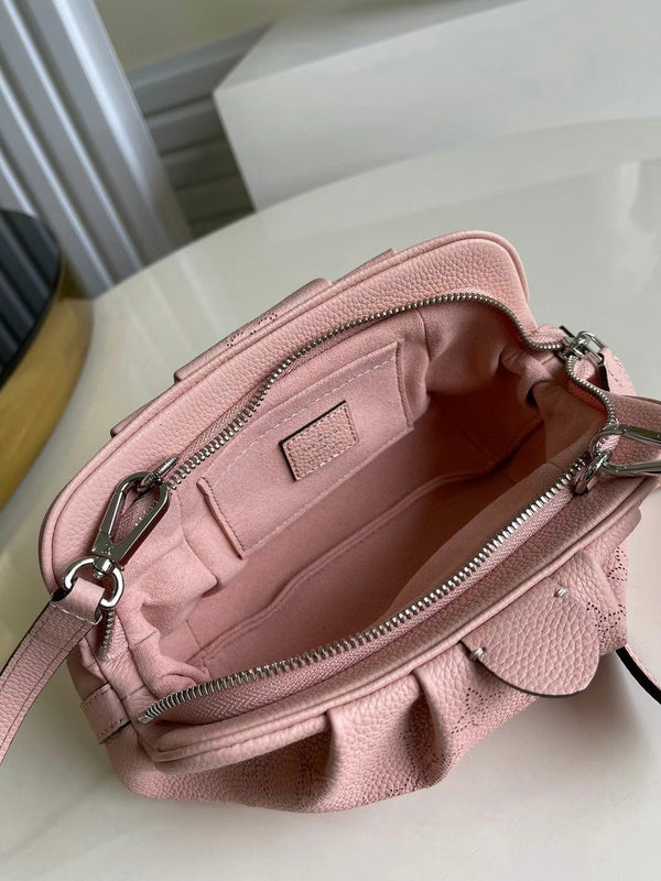 Close-up detail of modern structured women's handbag – women's luxury handbag