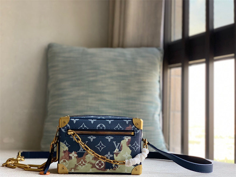  structured bag interior and compartment view