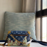  structured bag interior and compartment view