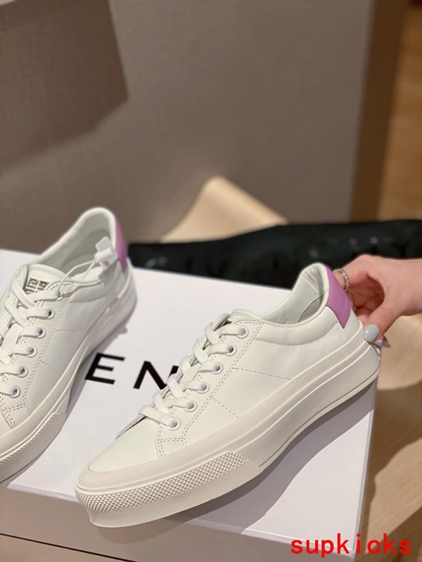 Givenchy shoes Style 018 - logo and branding close-up