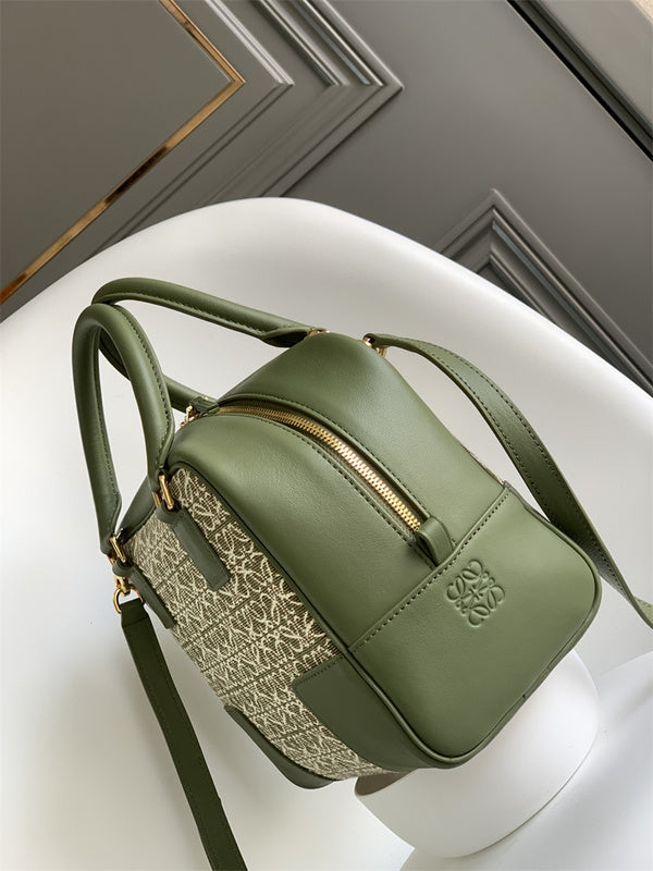  satchel interior and compartment view