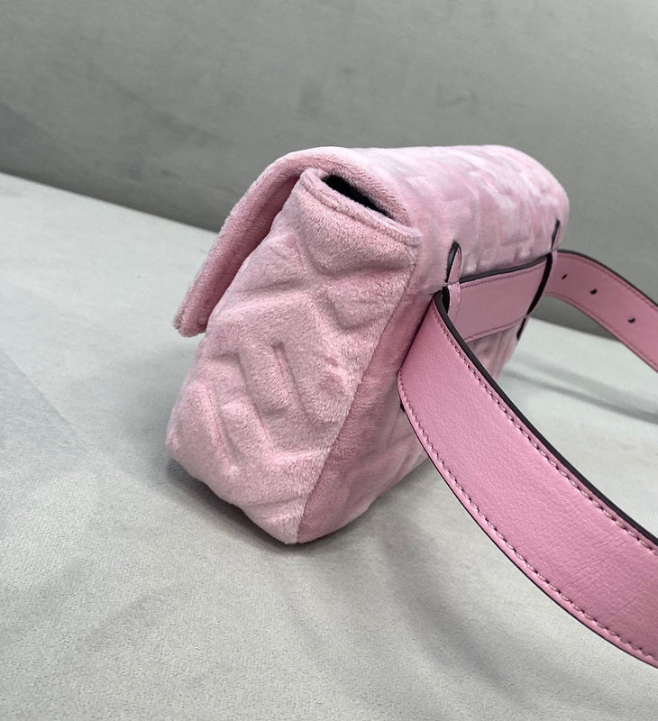 Ziva's Charm handbag – close-up view (19cm*5cm*10cm)