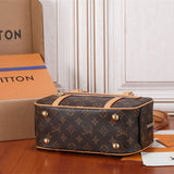  essential shopper bag detail view showing craftsmanship 8