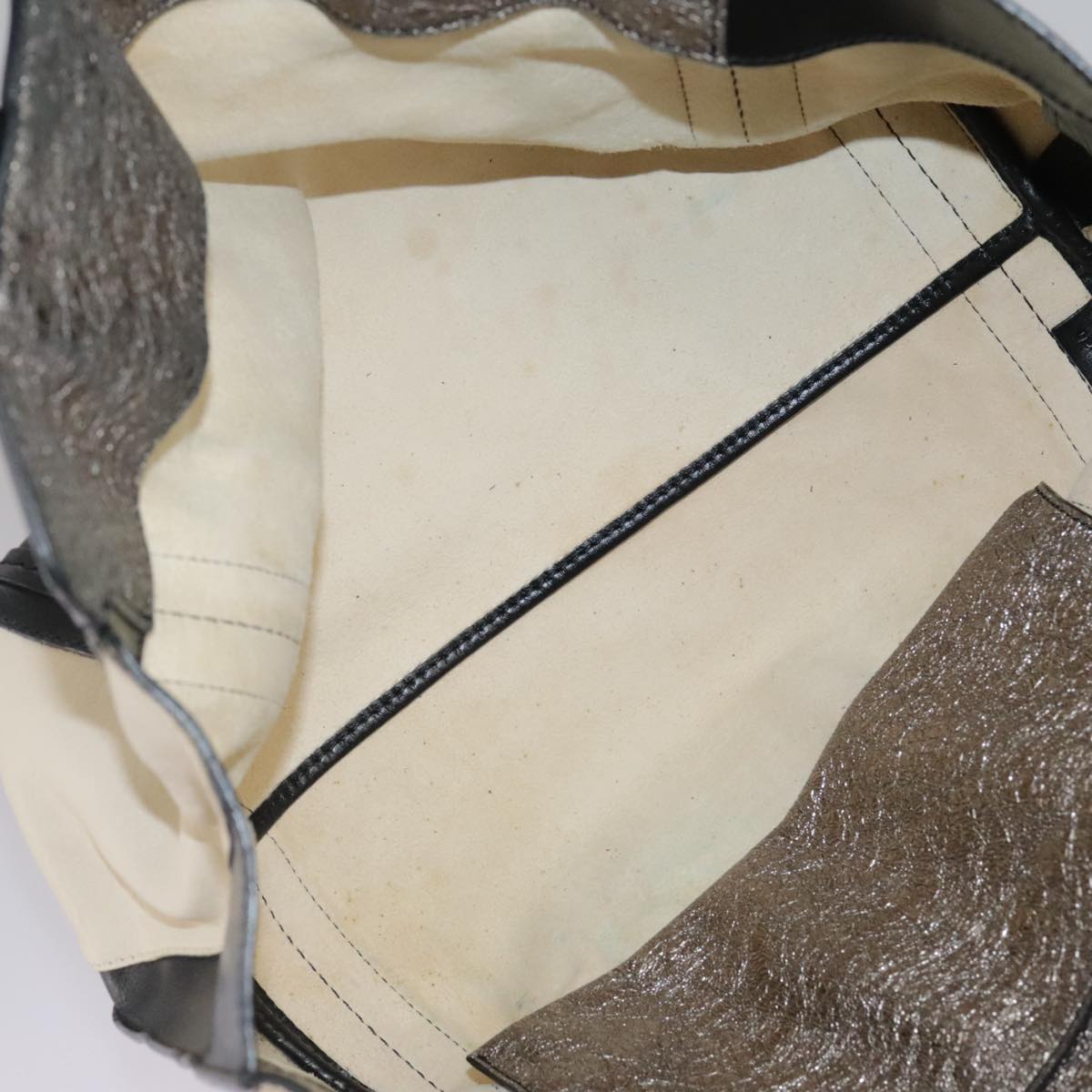 Belvaresque elegant leather Handbag side view