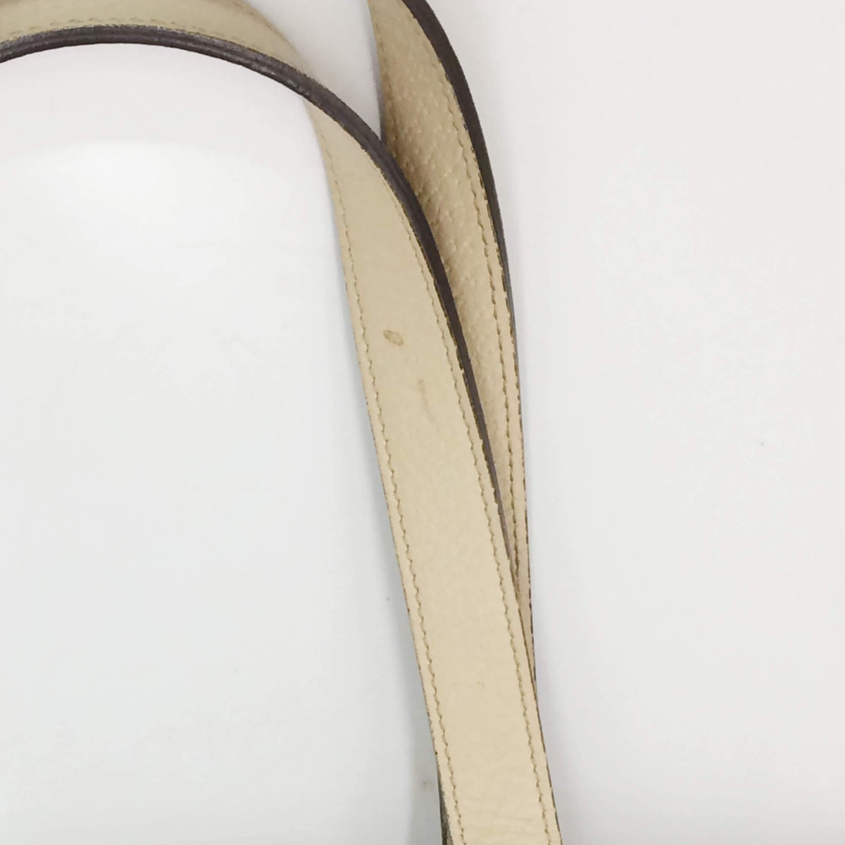 Close-up of Canvas bags hardware and fine stitching